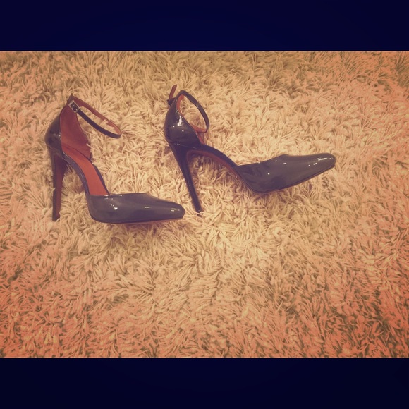 Shoes - Picture 1 of 5